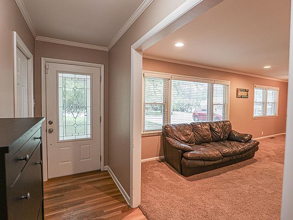 5th image of 324 Pepper Ln