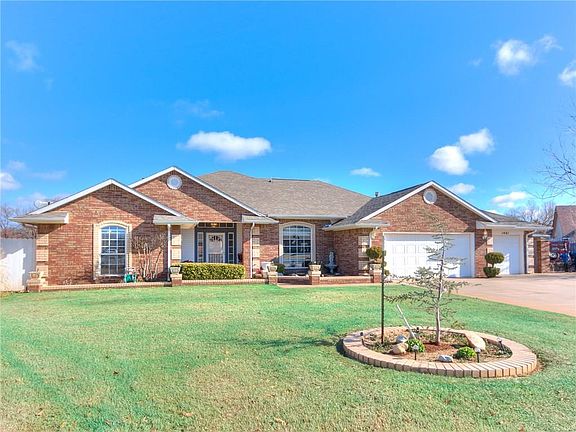 2nd image of 1401 Creek Cir