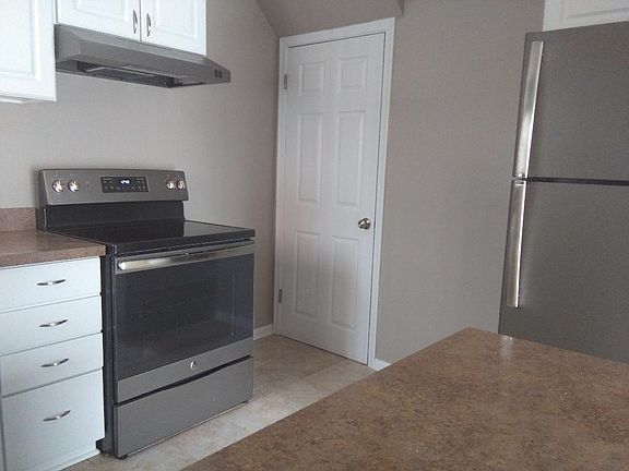 kitchen entrance into basement