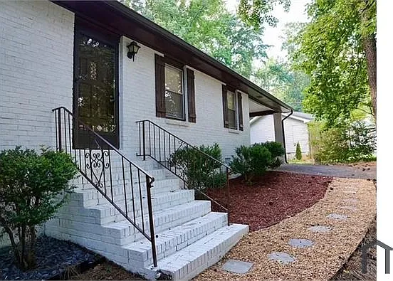3 bed, $2,400 — Photo 2