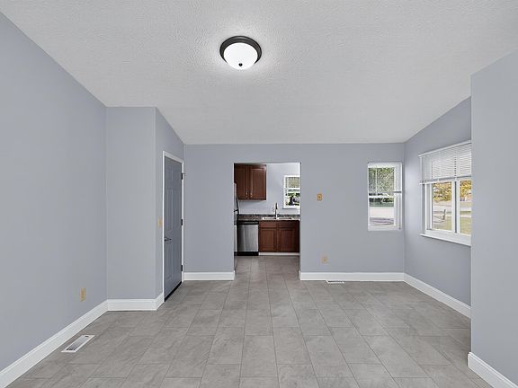 3rd image of 3601 Naples Ct