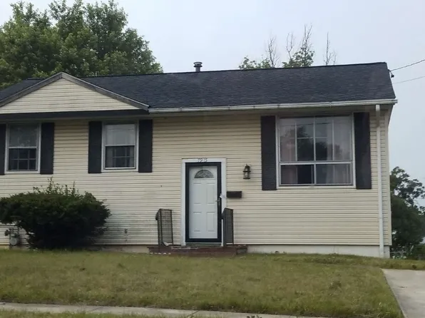 7915 Cawker Ave, Lanham, MD 20706