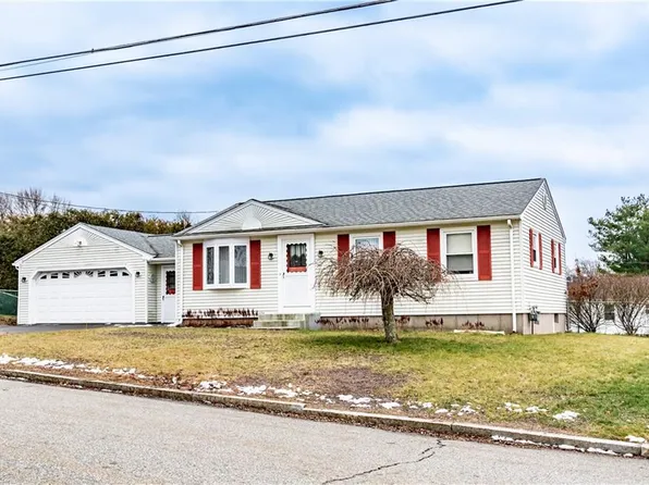 57 Woodhaven Rd, Woonsocket, RI 02895