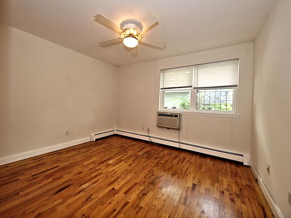 5th image of 105 Rockland Ave #Apartment