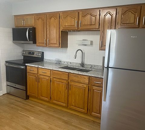 3rd image of 7516 Country Ln Unit 1