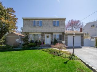 208A N Boston Ave, Massapequa, NY 11758