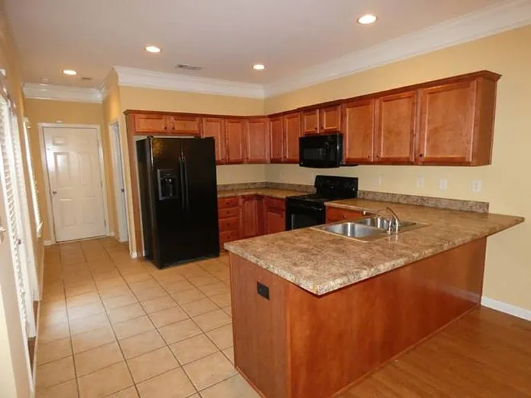 1543 Inverness Cove Ln — Photo 10