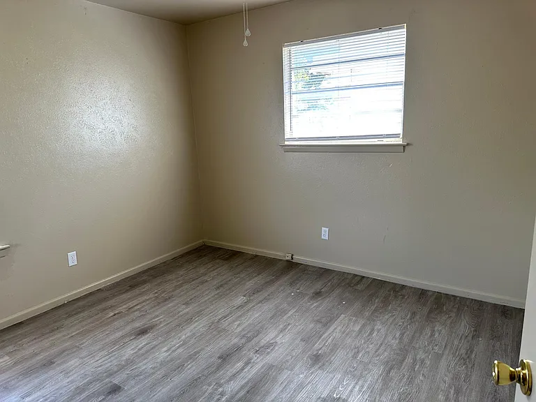 4605 Dakota Ave — Photo 7