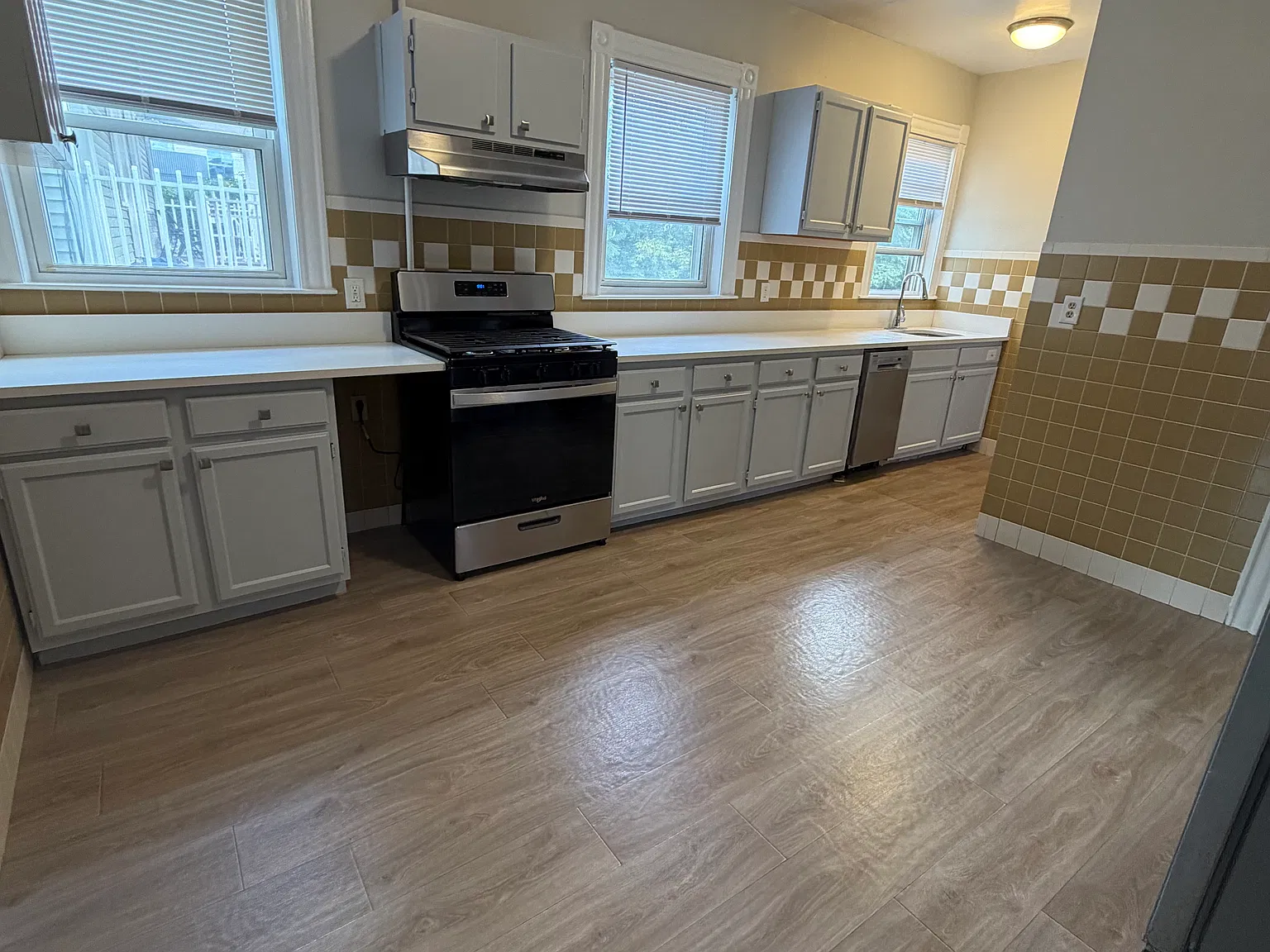 3 bed, 1250 sqft, $2,800 — Photo 1