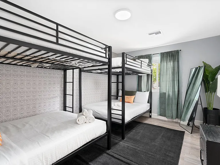 1812 N 48th Pl — Photo 31