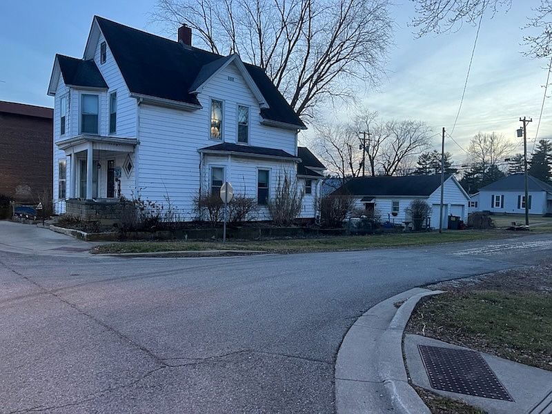 2nd image of 4934 Pearl St