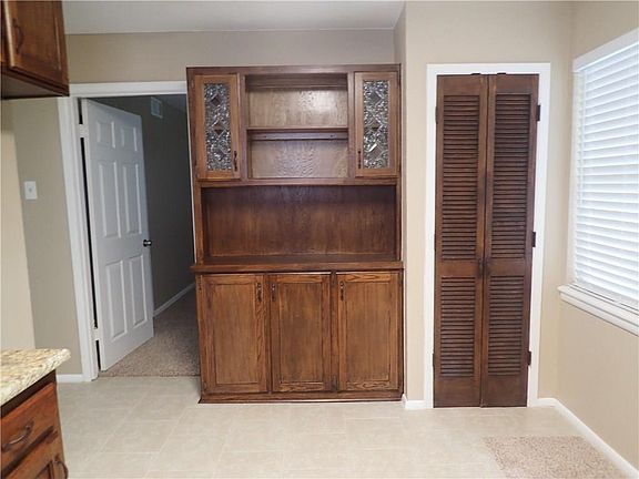 4th image of 1604 Martin Luther Dr