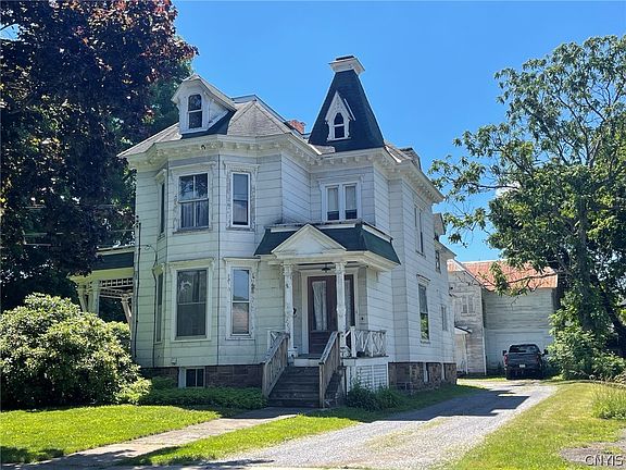 2nd image of 229 Park Ave