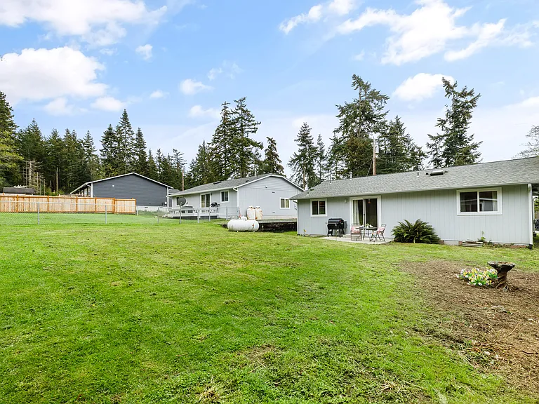 1257 Russell Dr — Photo 24