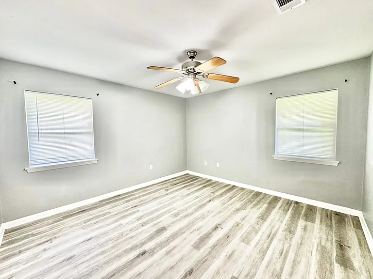 15826 New Market Dr — Photo 16