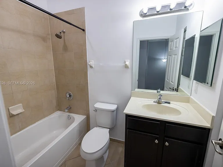 3213 SE 6th St — Photo 17
