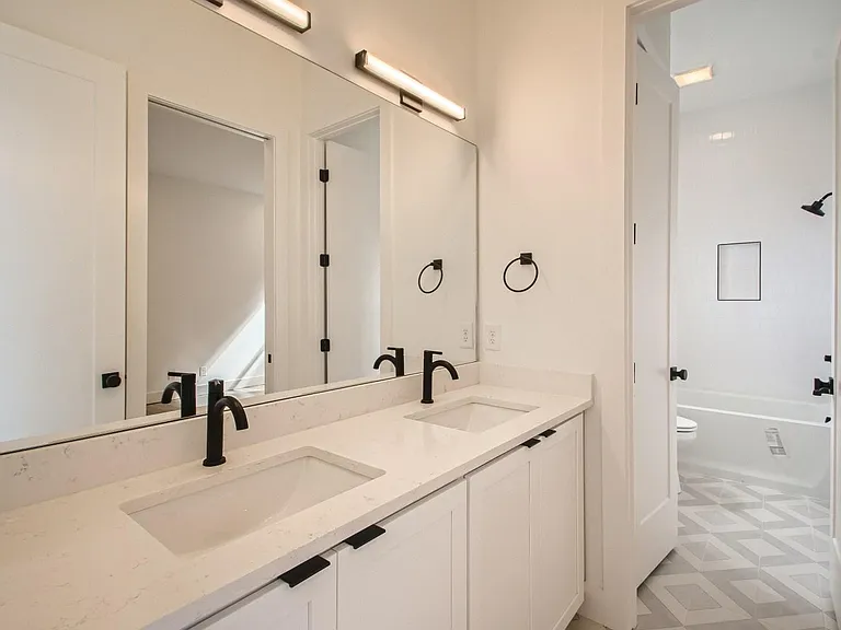 265 Riverside Dr #B — Photo 19
