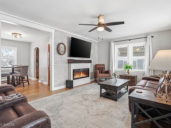 3rd image of 135 Park St