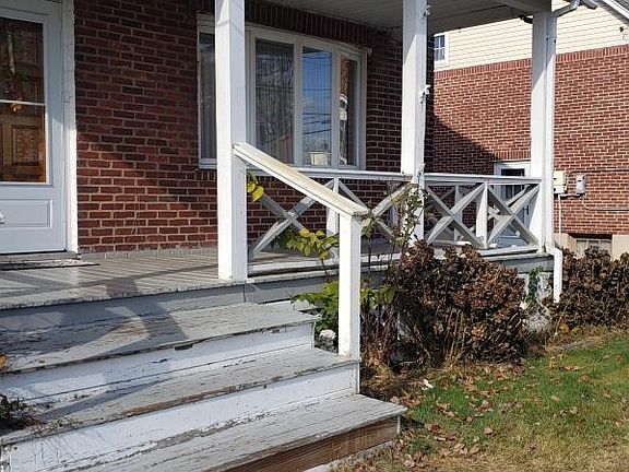 3rd image of 247 N 9th Ave