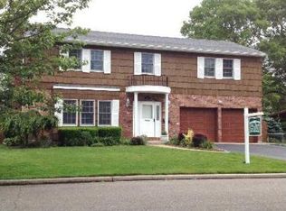 122 Charles St, North Massapequa, NY 11758