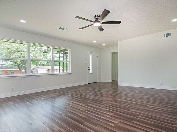 4th image of 2608 Lockhart Ave