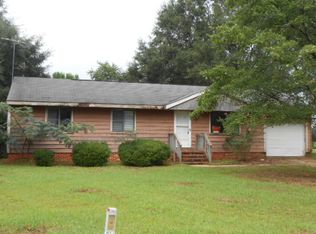 125 Gloria Dr, Wedgefield, SC 29168