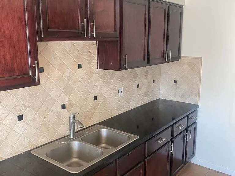 B1520 — Photo 9