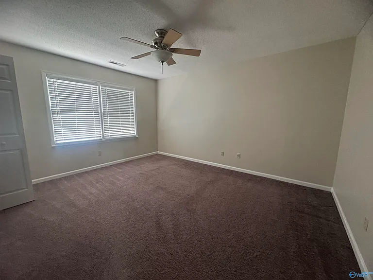 915 Highland Dr — Photo 16