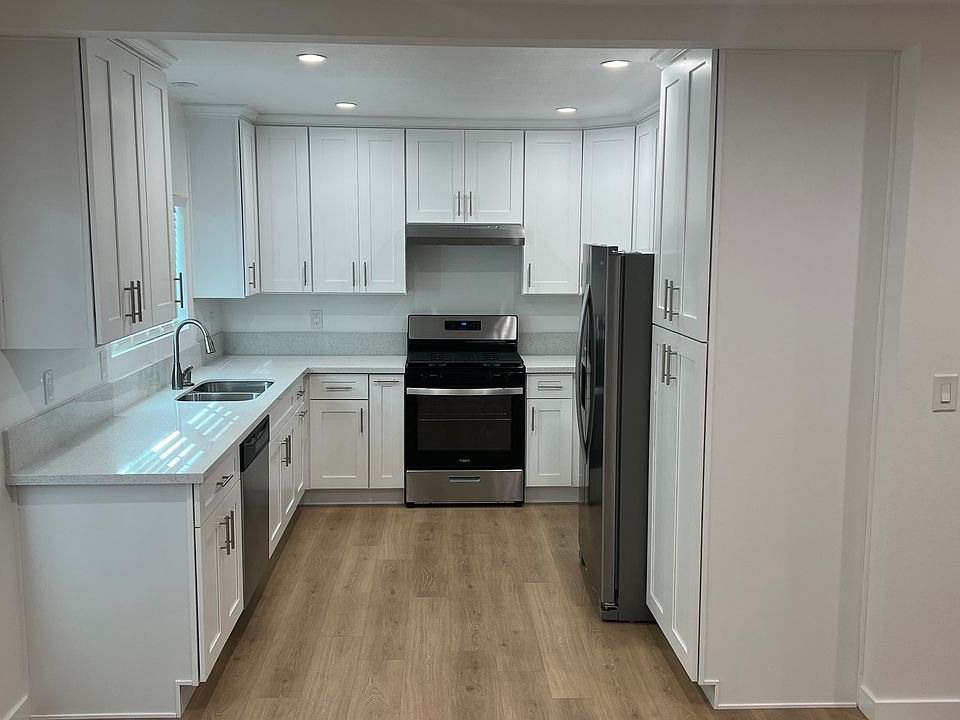 Big fully loaded kitchen.