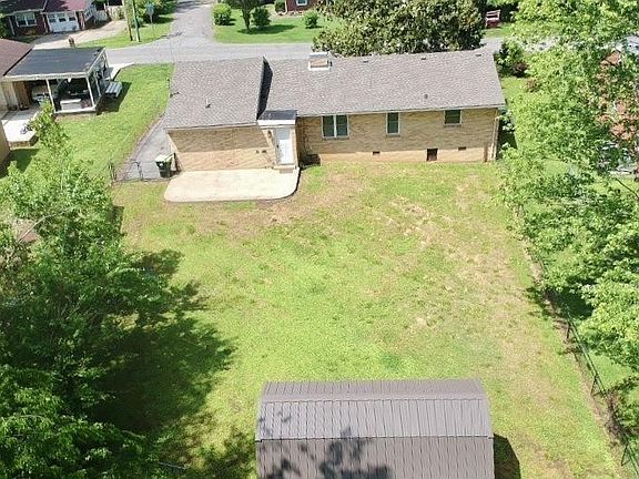 5th image of 102 Lincoln Dr
