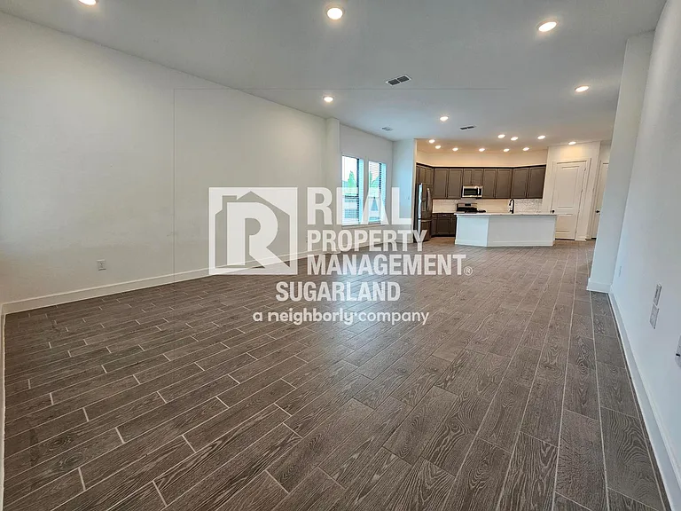 1414 Emma Lake Dr — Photo 62