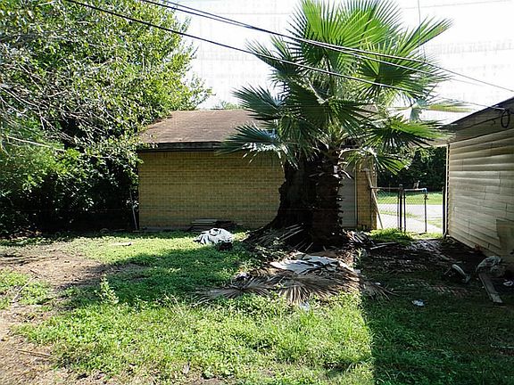 5th image of 1009 Gary Ave