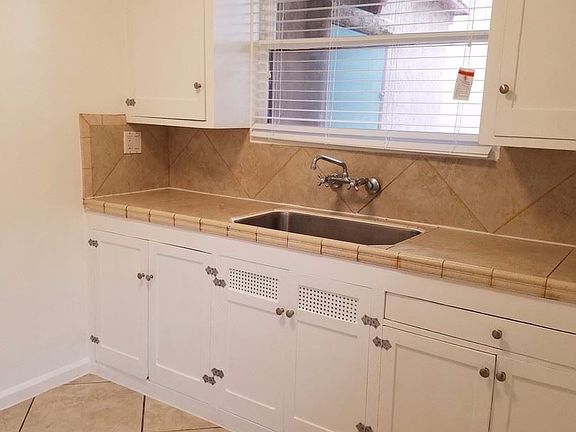 4th image of 1130 E 5th St #6955172