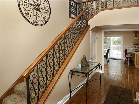 3rd image of 106 Verde Vista Dr