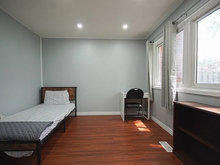 121 University Ave E #64 — Photo 8