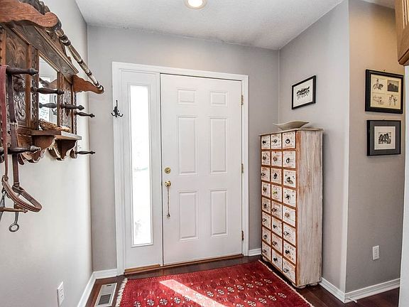 4th image of 2211 S Sweetbriar Dr