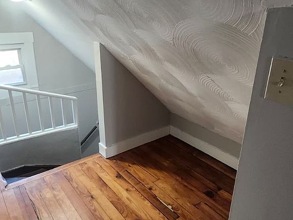 4th image of 281 W Ivy St #3