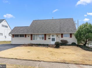 39 Mayflower Rd, Levittown, PA 19056