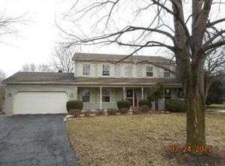 1075 Winnebago Trl, Batavia, IL 60510