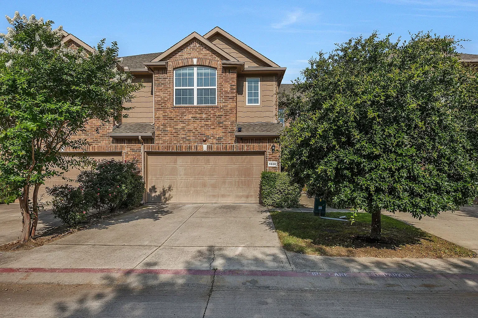 3 bed, 2.5 bath, 1645 sqft, $2,350 — Photo 1