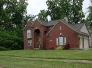 9671 David Ln, White Lake, MI 48386
