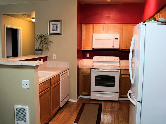 5th image of 10007 186th St E Unit 229