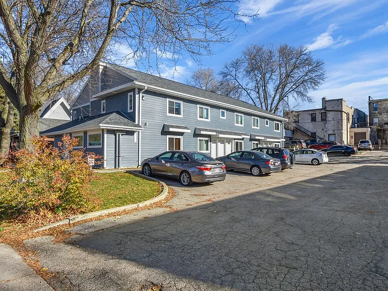 1207 E Wilson St — Photo 26