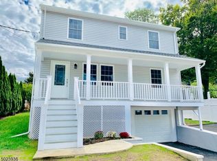 12 Redwood Ln, Lake Hopatcong, NJ 07849