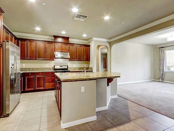 4th image of 4840 Valley Way