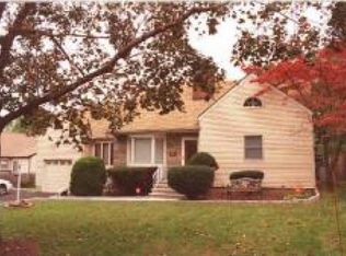 387 Willow Dr, Union, NJ 07083