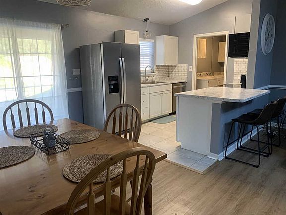 3rd image of 2237 Hickory Ct