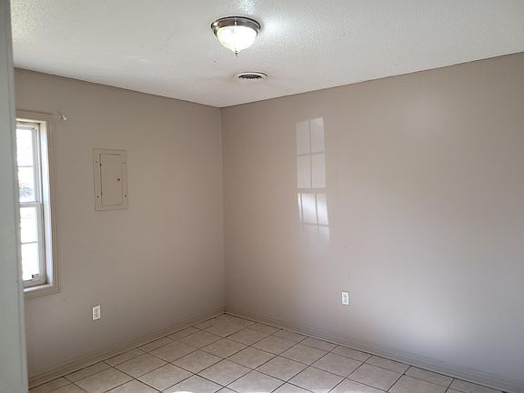 5th image of 703 Forrest St