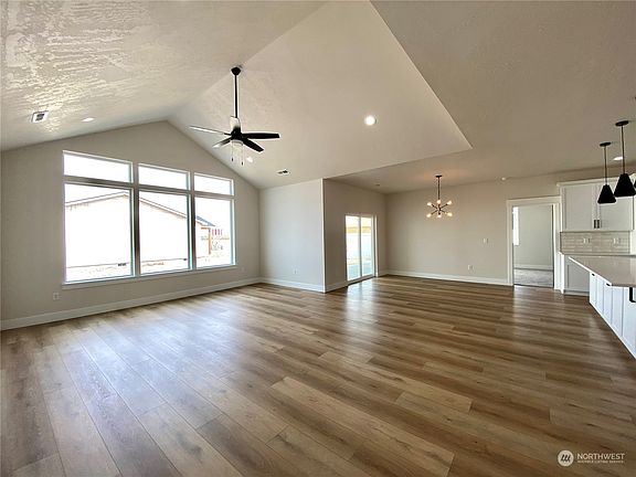 5th image of 1105 E Mt Baker Street