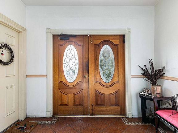 3rd image of 607 N Rossmore Ave APT 204